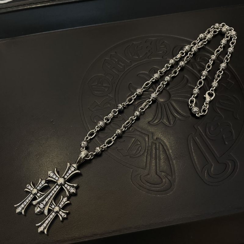 Ch*0me He**ts necklaces